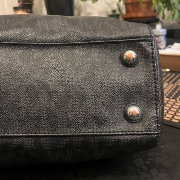 Michael Kors Cynthia Handbag - Picture 5 of 16